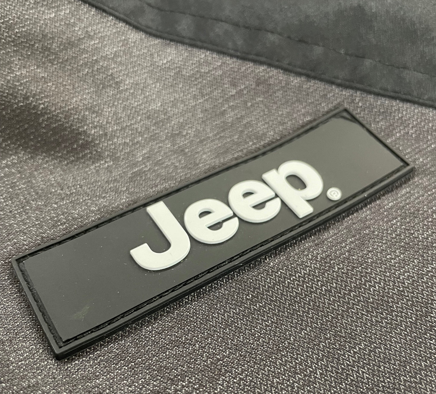 Jeep Jacke mit gesticktem Jeep Logo Patch Schwarz/Grau